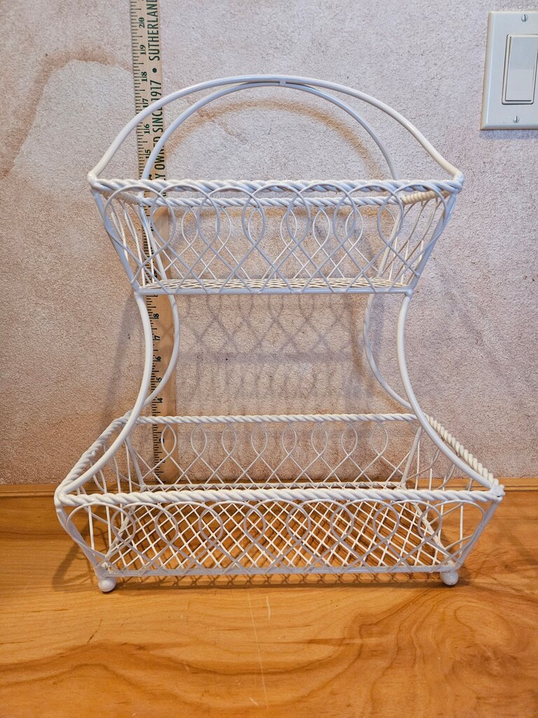 Mikasa Gourmet Fruit Basket White Wire Iron Loops display table bathroom kitchen organizer