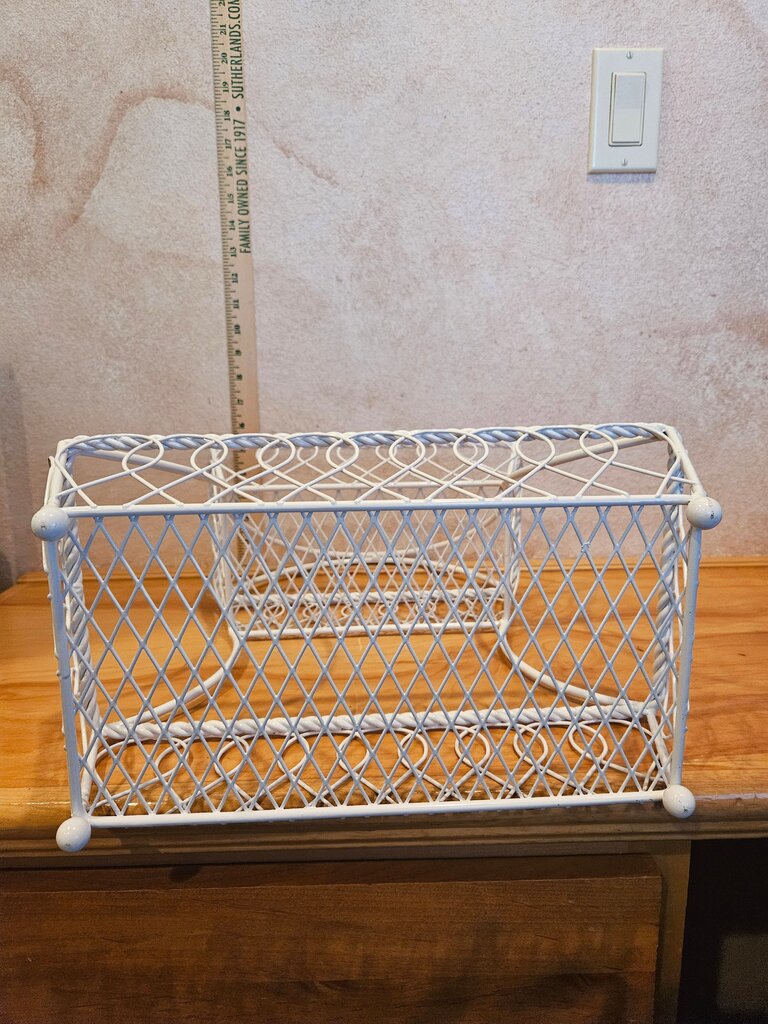 Mikasa Gourmet Fruit Basket White Wire Iron Loops display table bathroom kitchen organizer