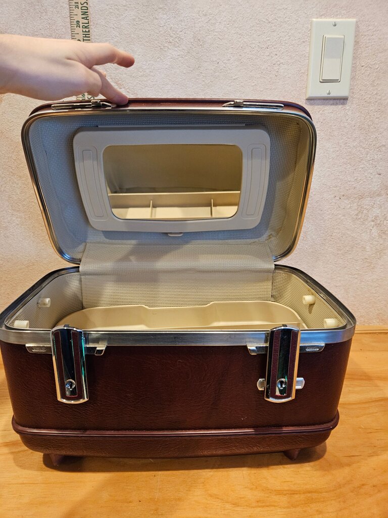 VTG 1960s-70s American Tourister Hard Case Train Case Maroon Adjustable Mirror Vintage