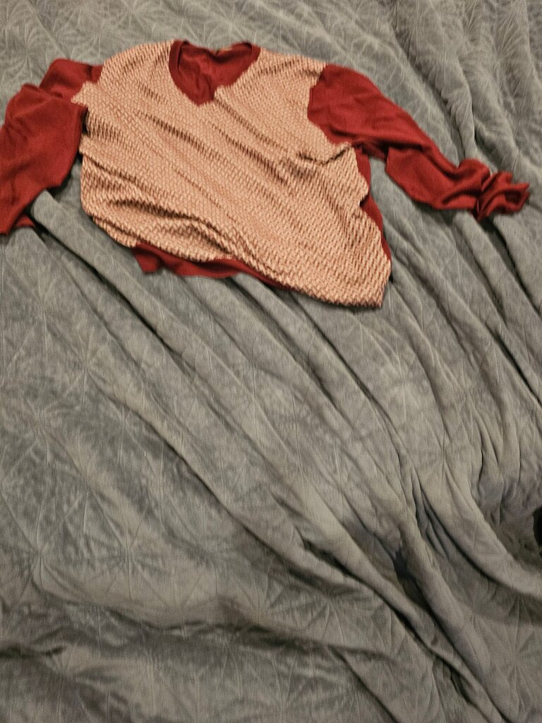 Drumthras Modern Red Knit Top