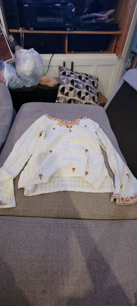 Neerus Embroidered Lightweight Top