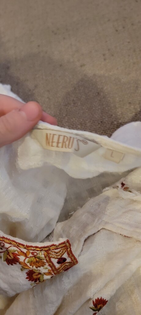 Neerus Embroidered Lightweight Top