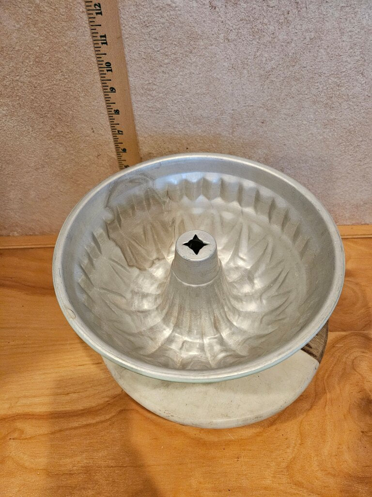 Retro Mint Green French Style Aluminium Bundt Cake Mold country cottagecore decor