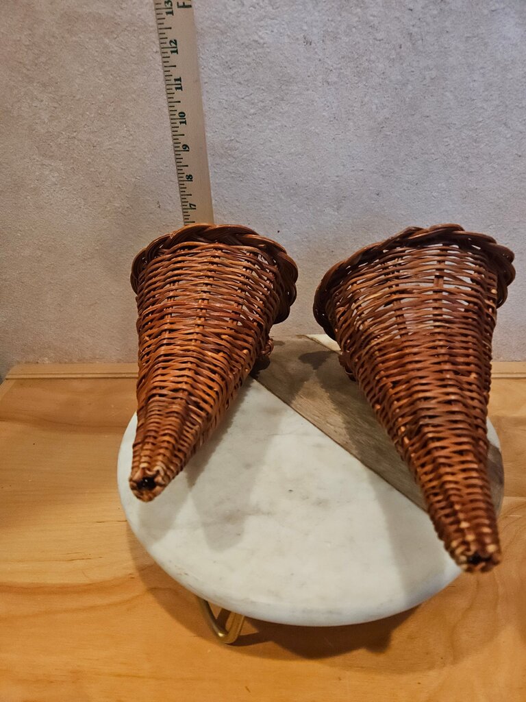 Small Whicker Cornucopia Basket Vintage Dark Brown Thanksgiving Horn Of Plenty
