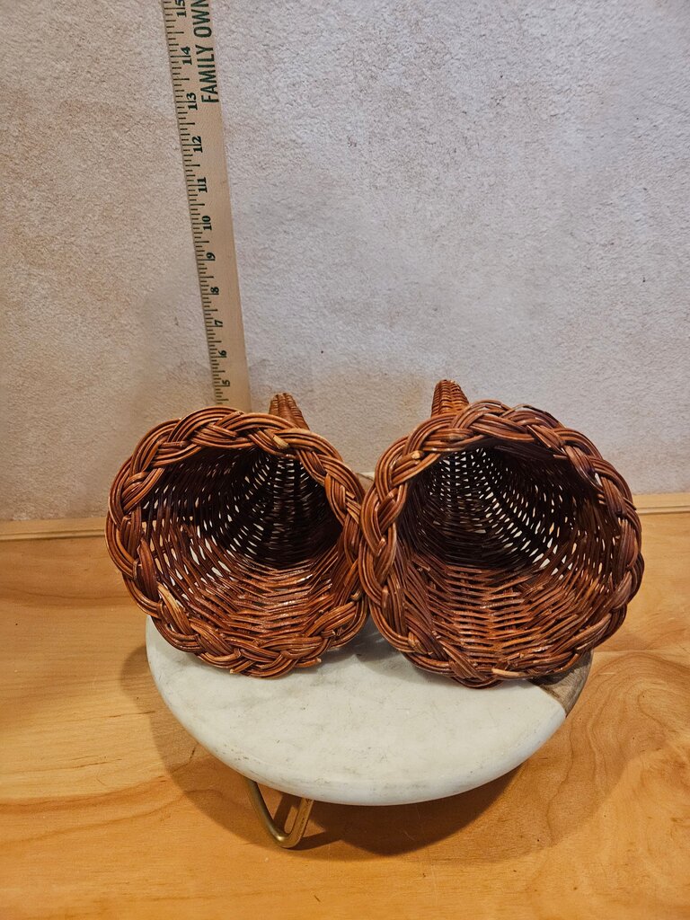 Small Whicker Cornucopia Basket Vintage Dark Brown Thanksgiving Horn Of Plenty