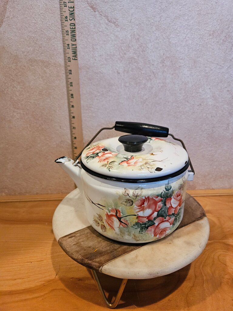 Vintage white & hand painted floral enamel water tea kettle enamelware w lid tea can