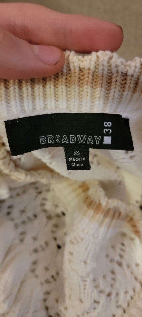 Broadway Women's Ruffled Sweater