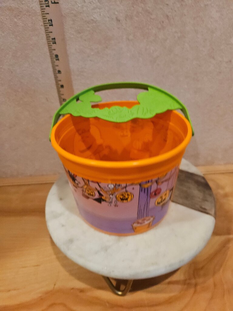 McDonald's It's The Great Pumpkin Charlie Brown Happy Meal Bucket Peanuts Snoopy