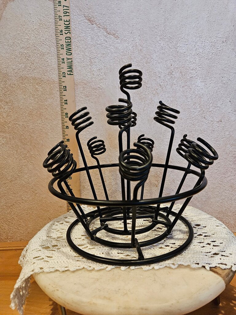 Oenophilia Bottle Stopper Bouquet, Black Metal Wine Bottle Stopper Display twisty metal display