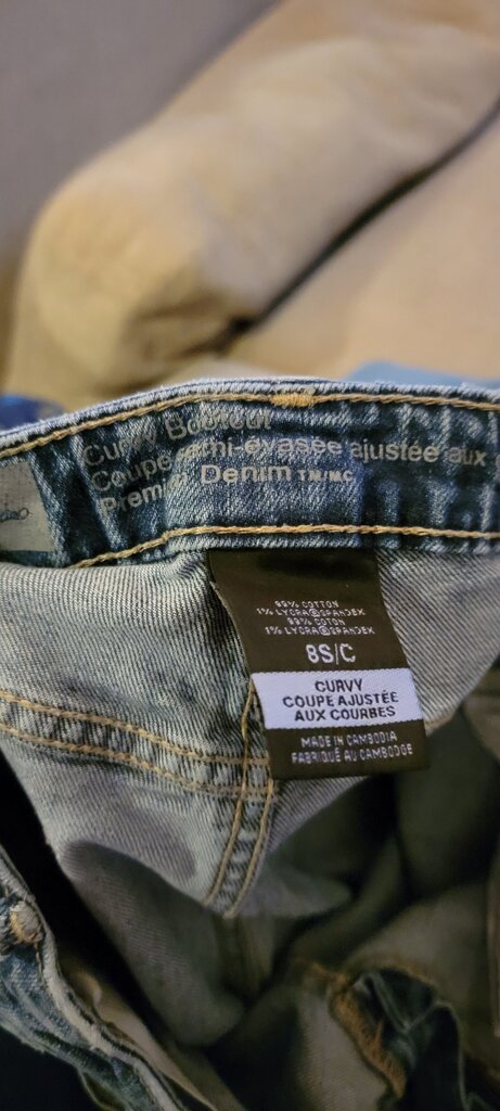 Women's Curvy Bootcut Jeans