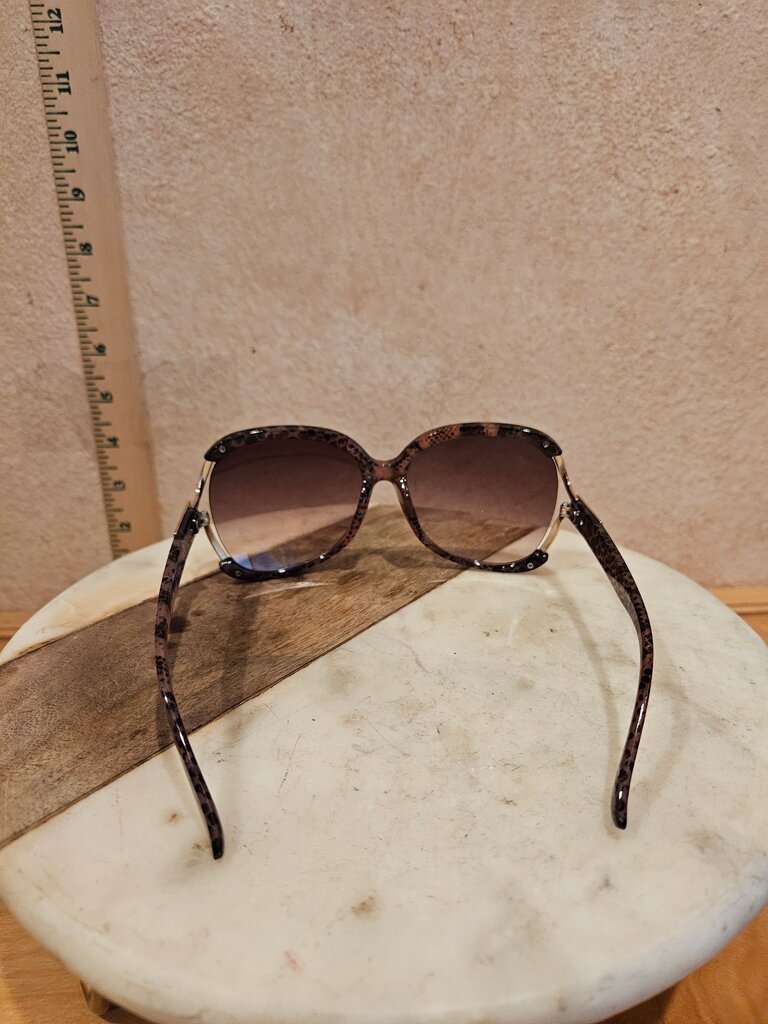 Stylish Oversized Sunglasses with Leopard Print