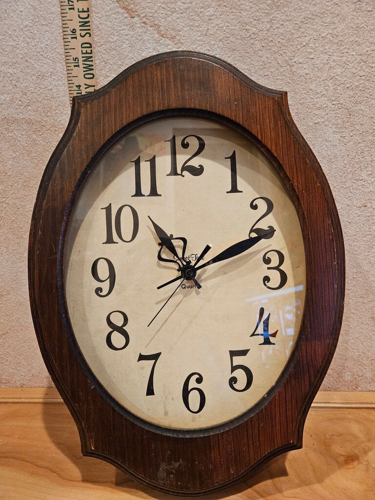 Wood Wall Hanging Clock w Sculpted Edges untested