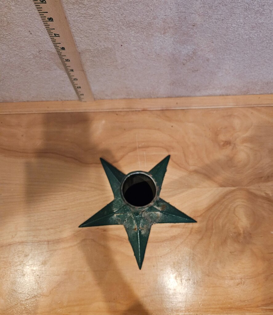 Vintage Unique Hard to find Rustic Farmhouse Chippy Paint Green Iron Countertop Paper towel holder / Green Texas Star-Shaped Garden Stake