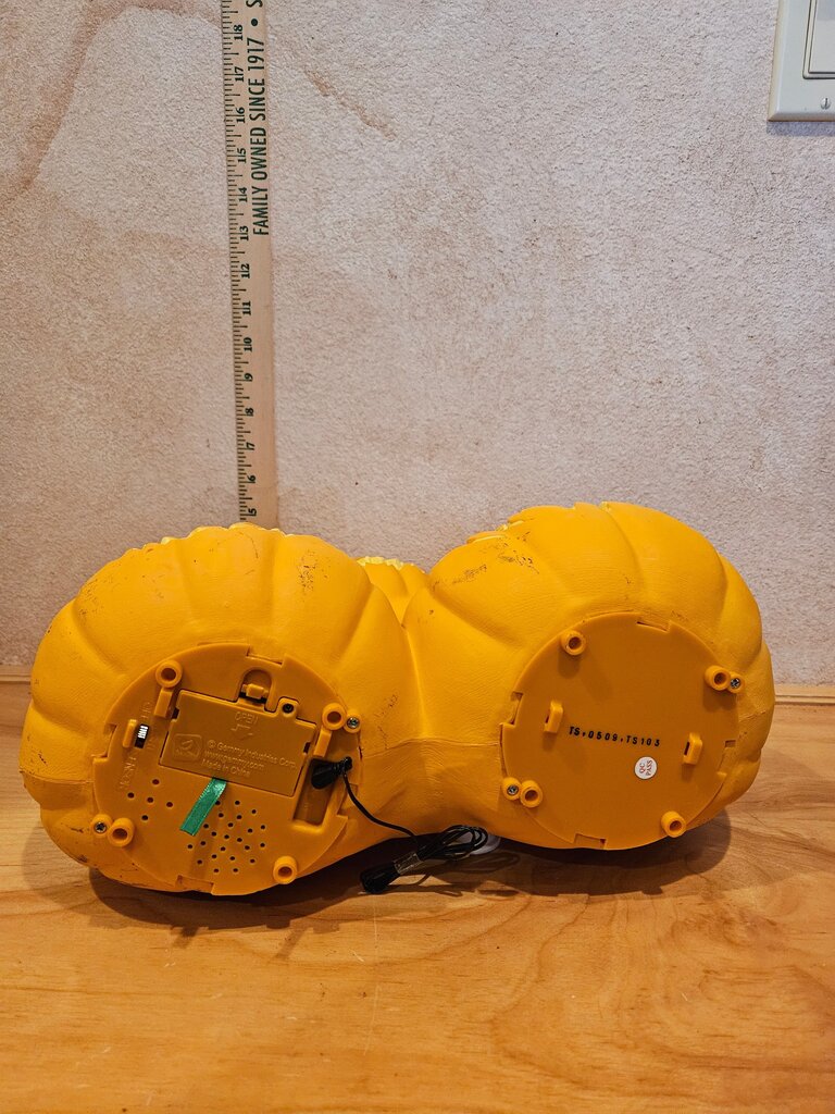 RARE Impossibly hard to find Gemmy 2011 Lighted Musical Pumpkin Trio 100% working