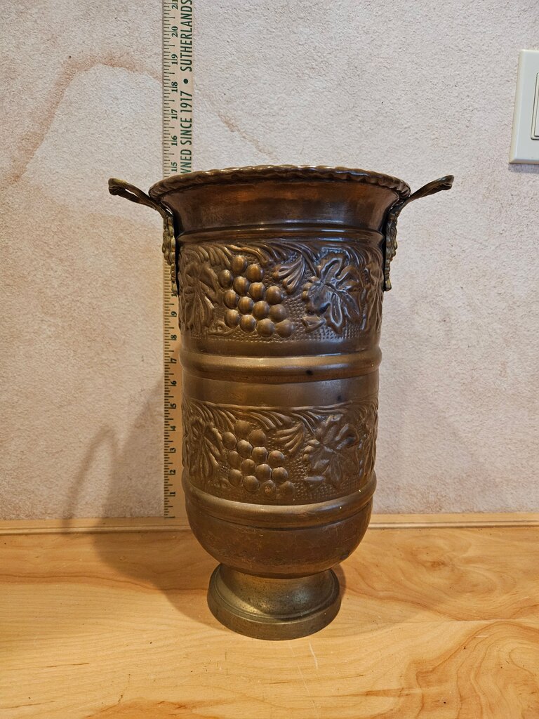 Vintage Hammered Brass Grapes & Vines Vase Jardiniere Planter wine display Lion Head Handles