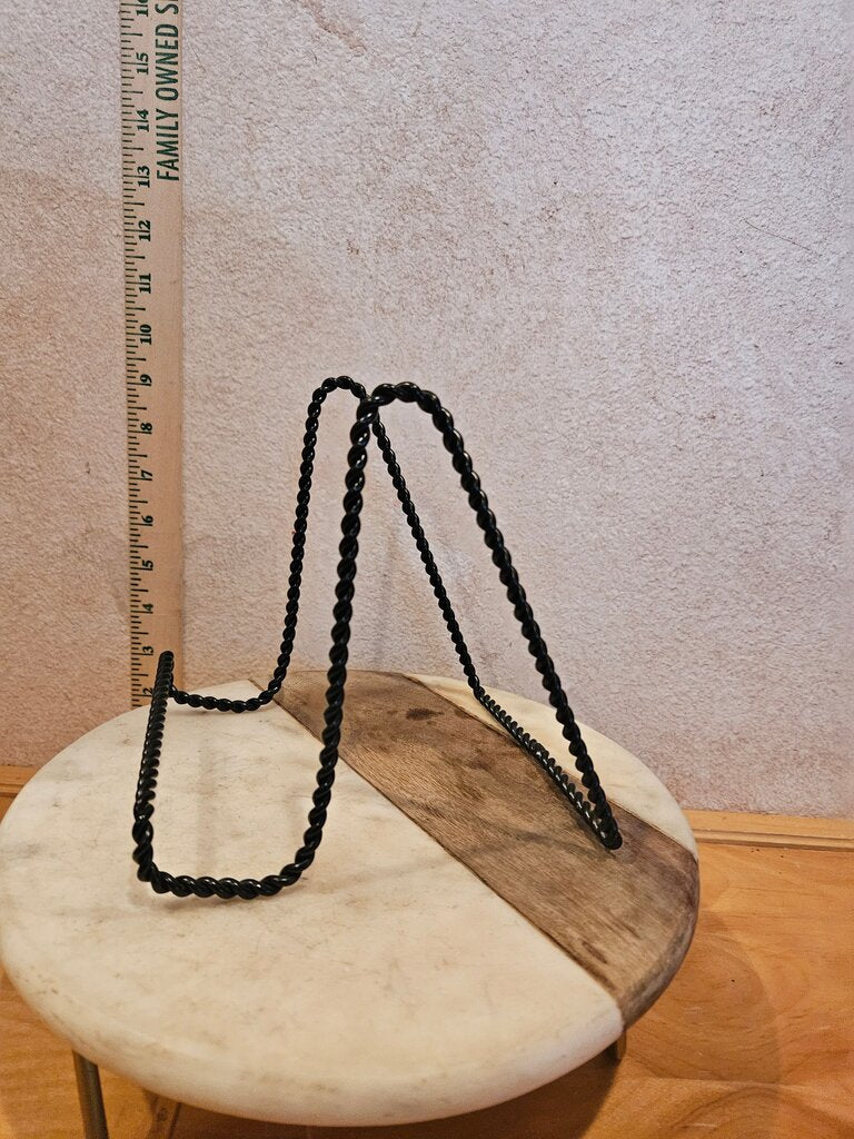 Black Vintage Small twisted Wire Metal Plate Stand book holder cookbook display Tabletop Display Easel