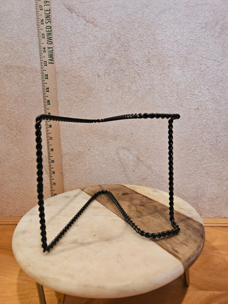 Black Vintage Small twisted Wire Metal Plate Stand book holder cookbook display Tabletop Display Easel