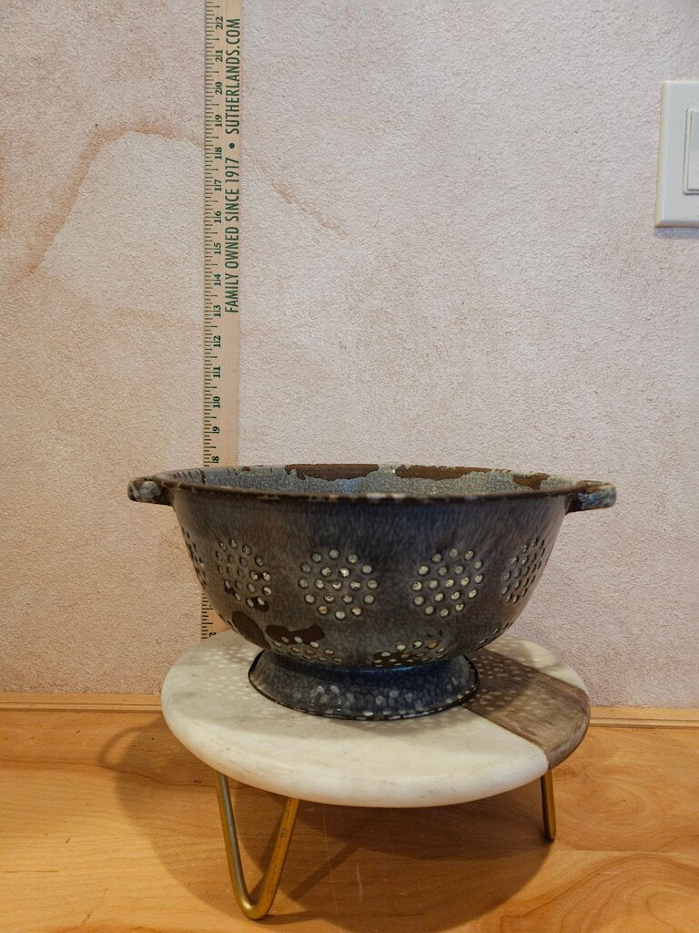 Vintage Rustic Enamelware Metal Pedestal Colander Vintage Style Blue Footed Strainer Country Farmhouse Home Kitchen