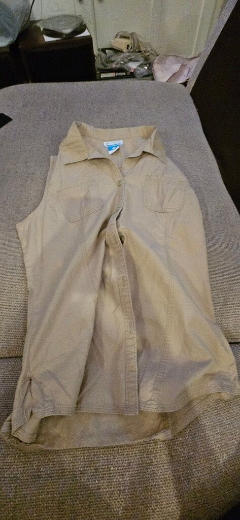 Columbia Women's Sleeveless Button-Up Shirt