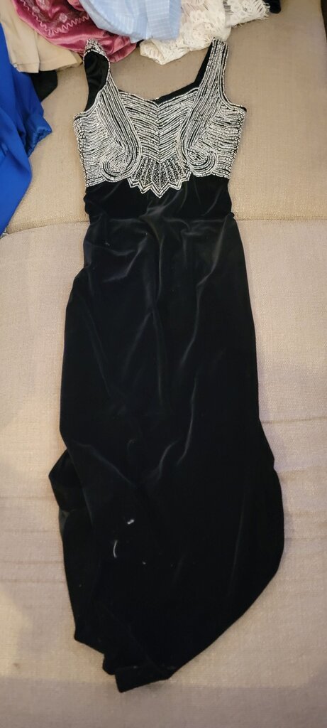Sténay Petite Black Dress with Beaded Embellishment