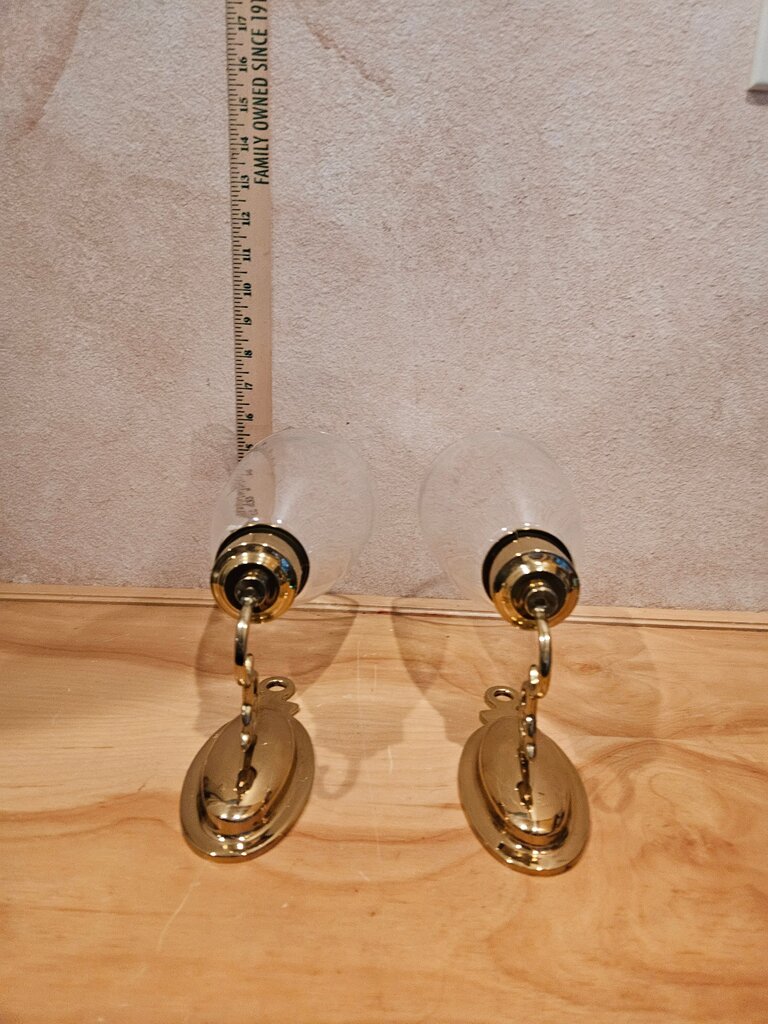 Vintage pair of Brass Gold Colonial Antique Style wall mounted Chandeliers, Sconces w Glass Shade