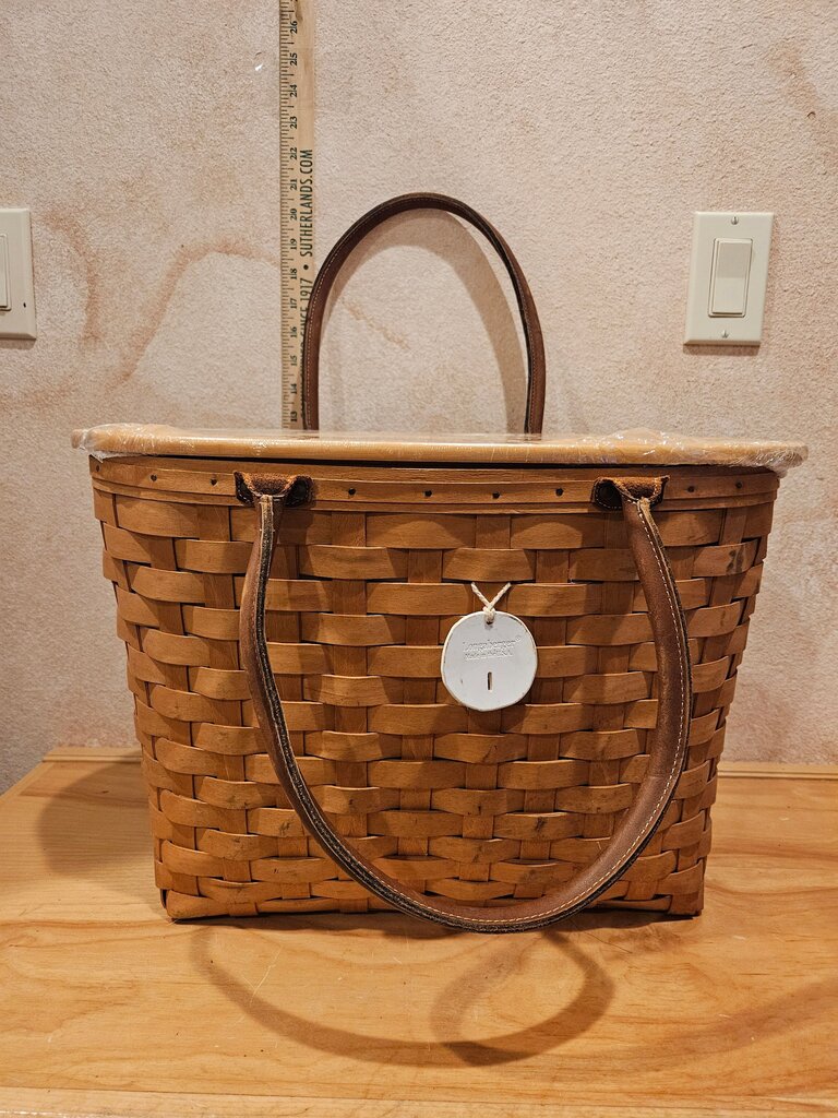 NEW Longaberger Boardwalk Basket Tote Woven Picnic Basket w wood Lid and Handle