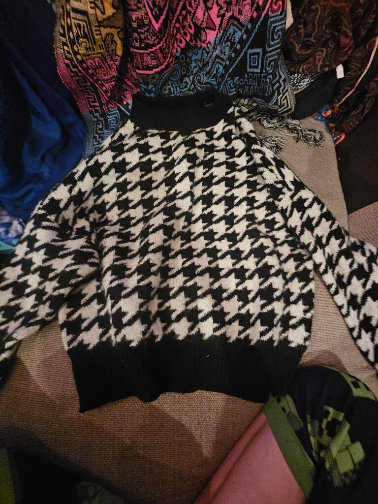Houndstooth Pattern Sweater
