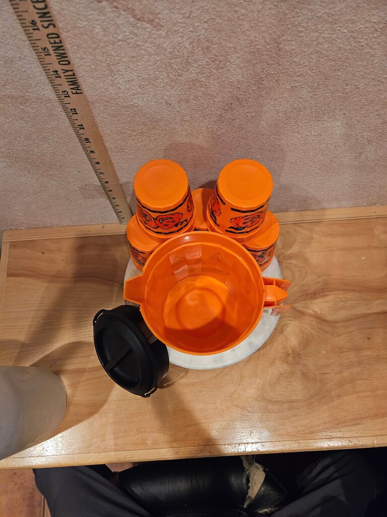 Vintage 1997 PackerWare Halloween Pumpkin Plastic Drink cups & RARE Halloween Pumpkin Pitcher Set