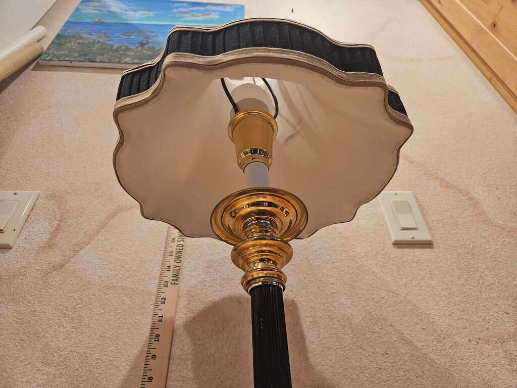 Vintage Neoclassic Tall Brass finial Column MCM Buffet Lamp Table Lamp w Black & Gold Trim