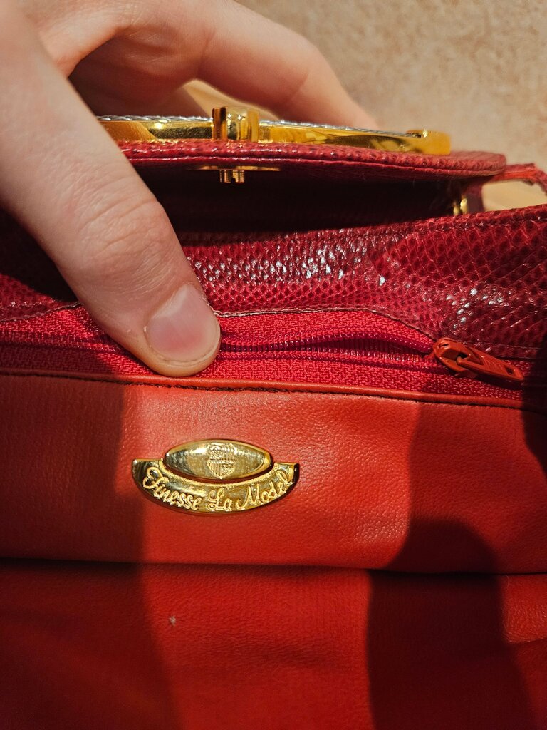 Vintage Finesse La Model red small clutch/crossbody bagRed Handbag with Gold Accents