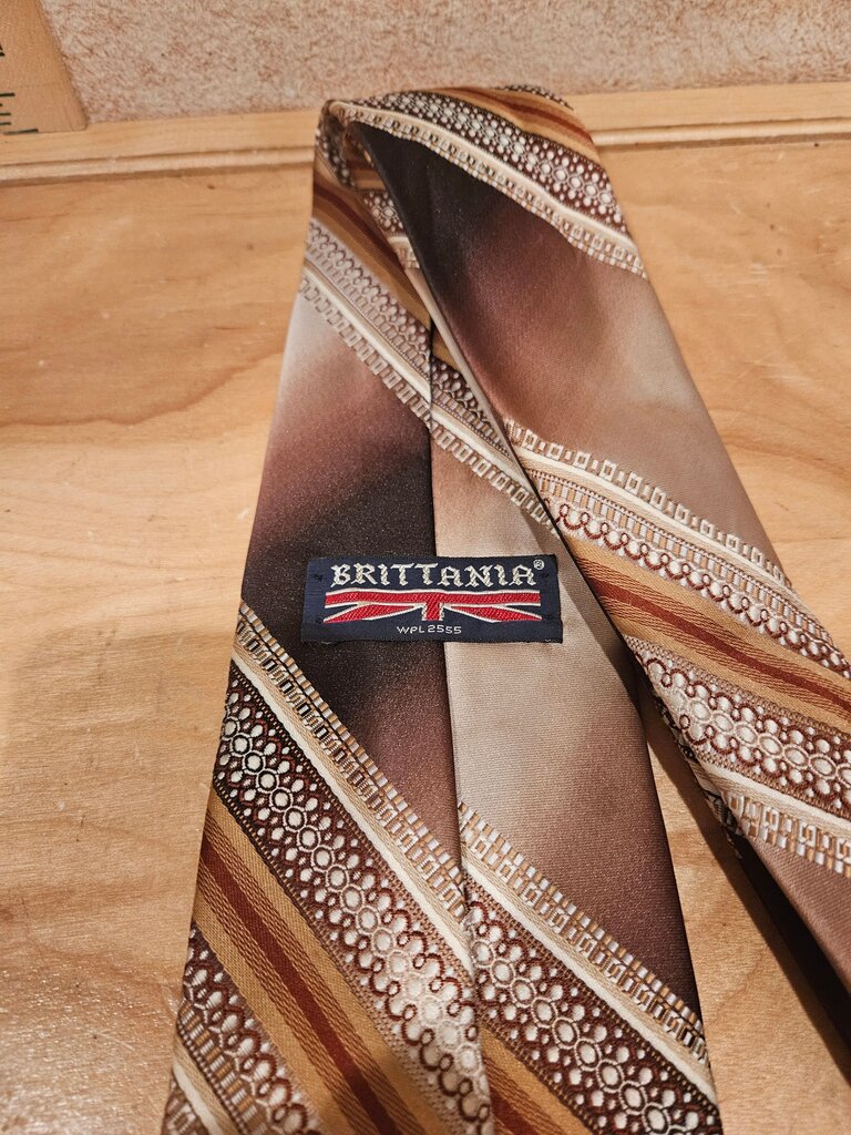 Vintage Brittania London Designer Classic Men's Tie Fashion Tie browns, tans, maroon wpl 2555