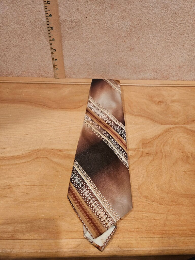 Vintage Brittania London Designer Classic Men's Tie Fashion Tie browns, tans, maroon wpl 2555