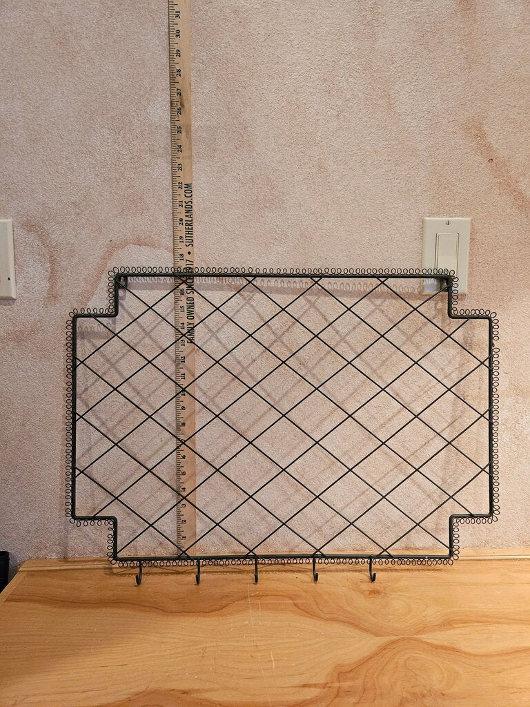 Wire Wall Diamond Pattern jewlery picture display Organizer w hooks for farmhouse kitchen decor