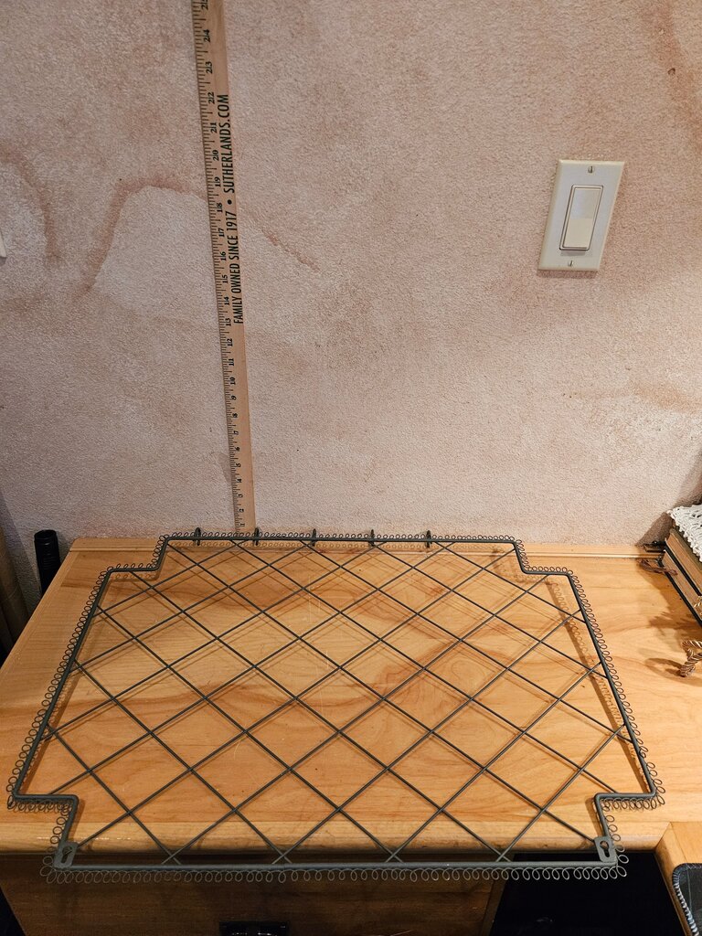 Wire Wall Diamond Pattern jewlery picture display Organizer w hooks for farmhouse kitchen decor