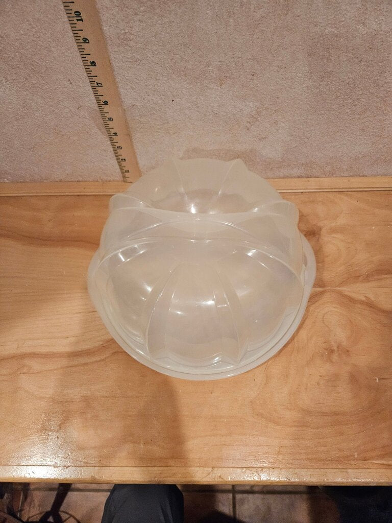Nordic Ware Deluxe Bundt Cake Keeper Holder Twist & Lock Dome Lid 11” USA EUC