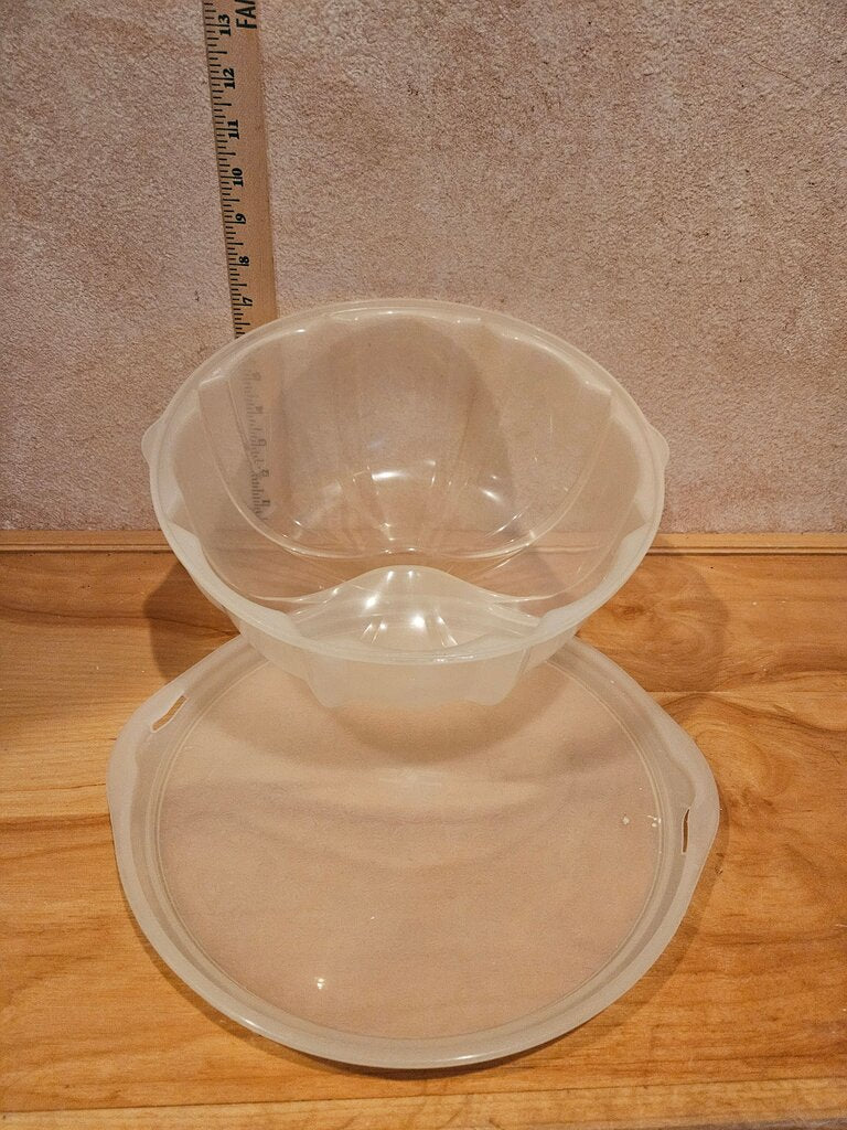 Nordic Ware Deluxe Bundt Cake Keeper Holder Twist & Lock Dome Lid 11” USA EUC