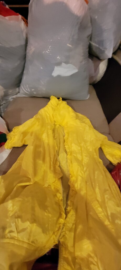 Due Per Due Yellow Raincoat size Large fishing, hunting outdoor wear