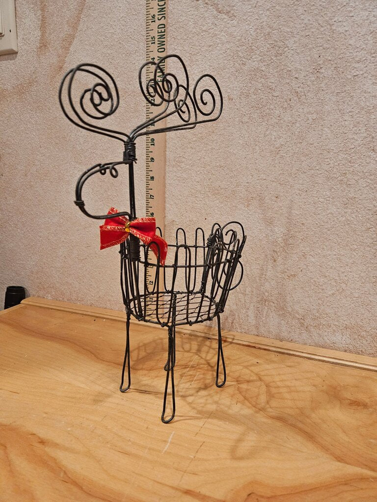 VINTAGE METAL REIN DEER MAGAZINE RACK PLANT HOLDER RUSTIC DOOR GREETER