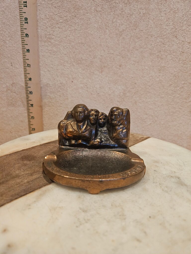 Vintage Molded Copper Mount Rushmore Shrine of Democracy Statue Figure Ashtray Souvenirbof Democracy