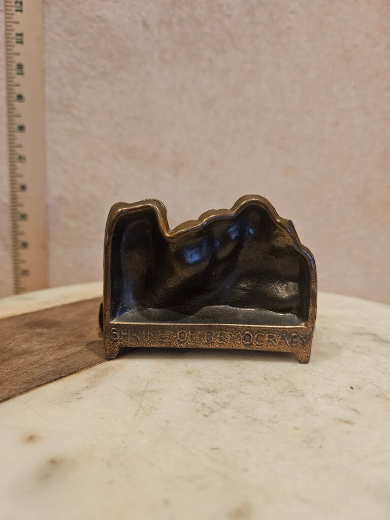 Vintage Molded Copper Mount Rushmore Shrine of Democracy Statue Figure Ashtray Souvenirbof Democracy