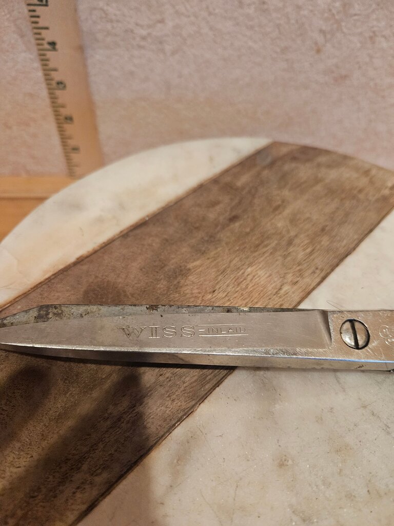 Vintage Wiss Inlaid Steel Sheers Forged No 39 Scissors black handled Clean open & shut function no drag