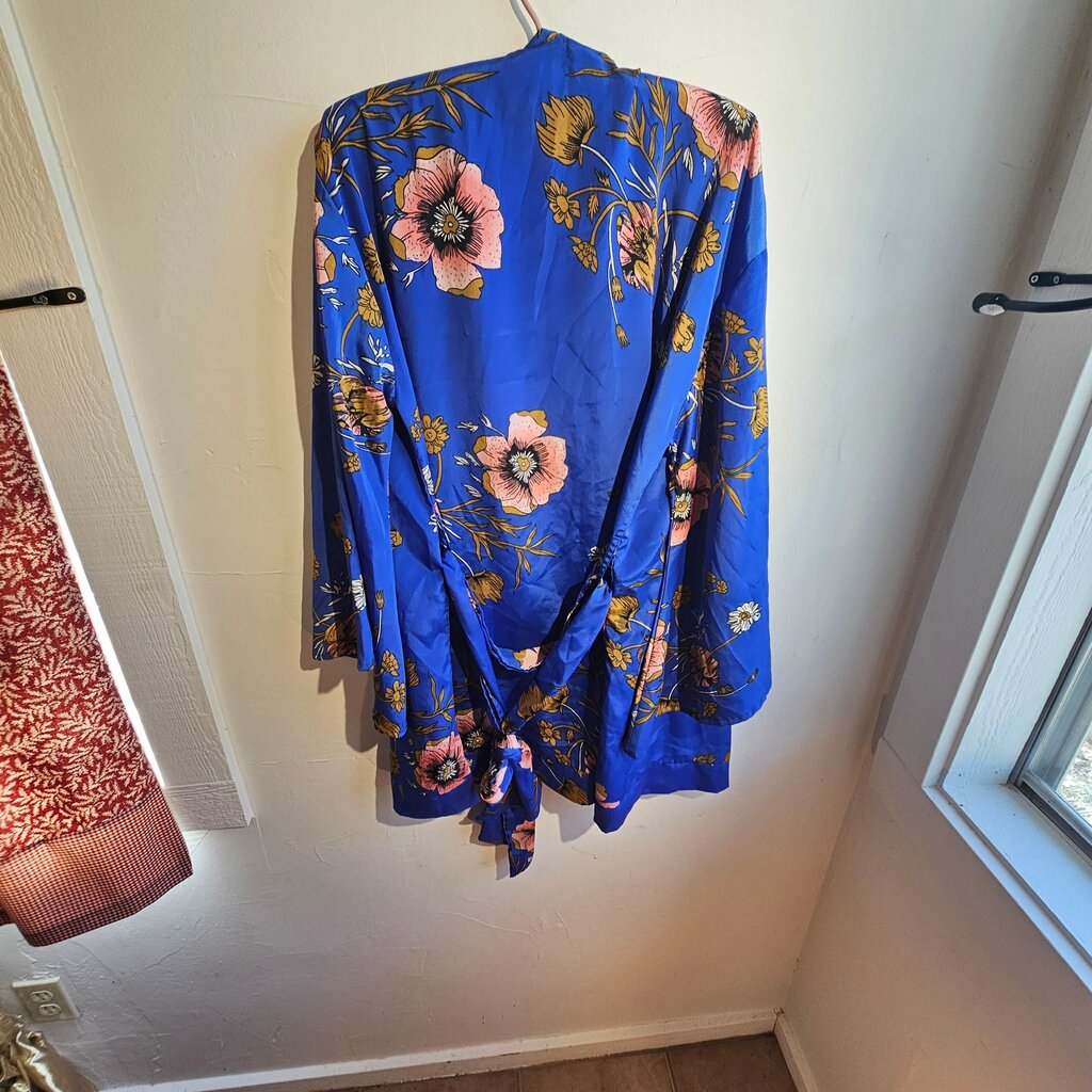 Floral Print Robe by Wet Seal