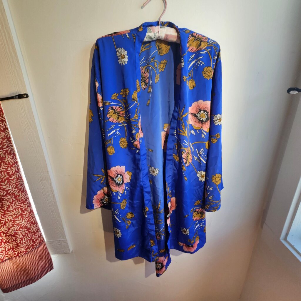 Floral Print Robe by Wet Seal