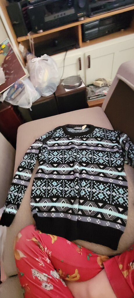 Ivan Heusen Men's Sweater with Geometric Pattern