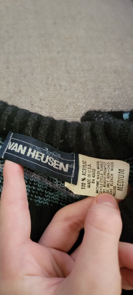 Ivan Heusen Men's Sweater with Geometric Pattern