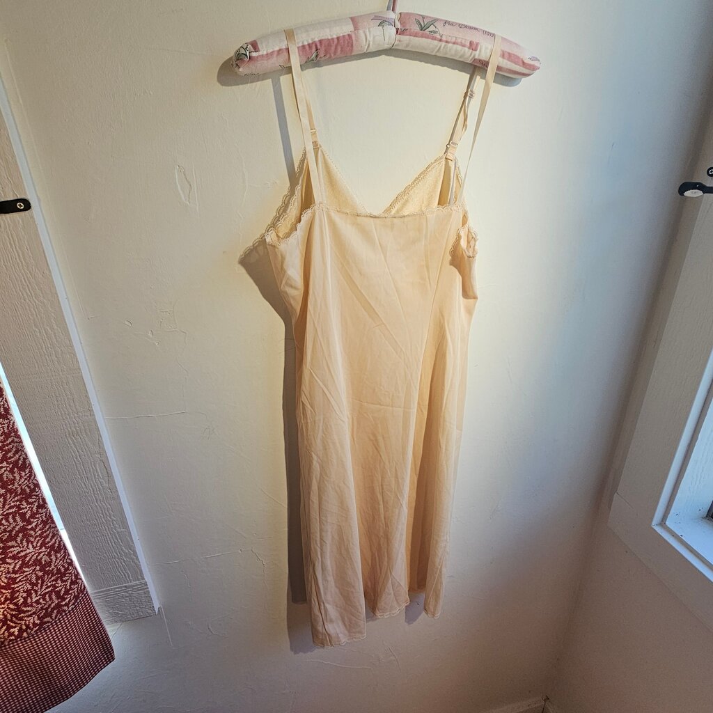 Vanity Fair Women's Nightgown