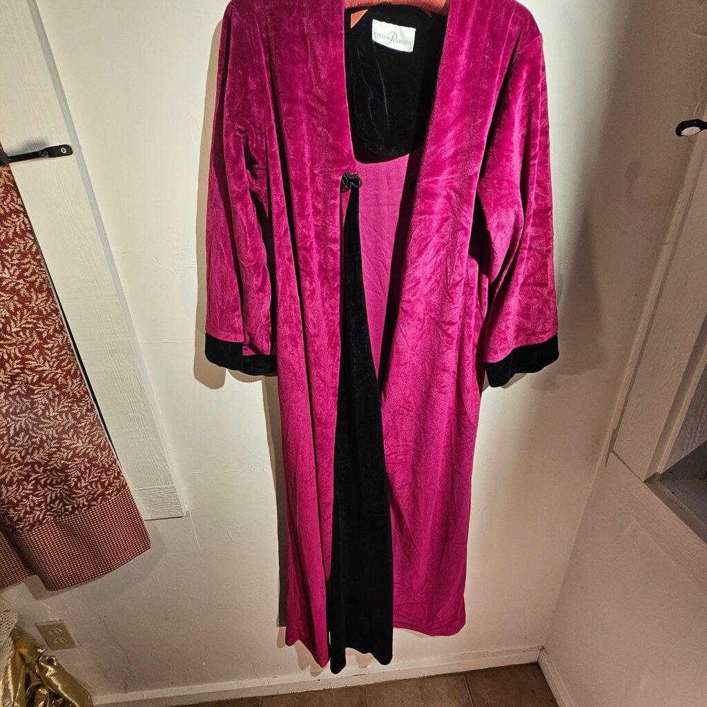 Evelyn Parson Velvet Robe