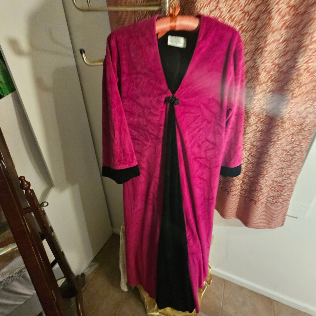 Evelyn Parson Velvet Robe
