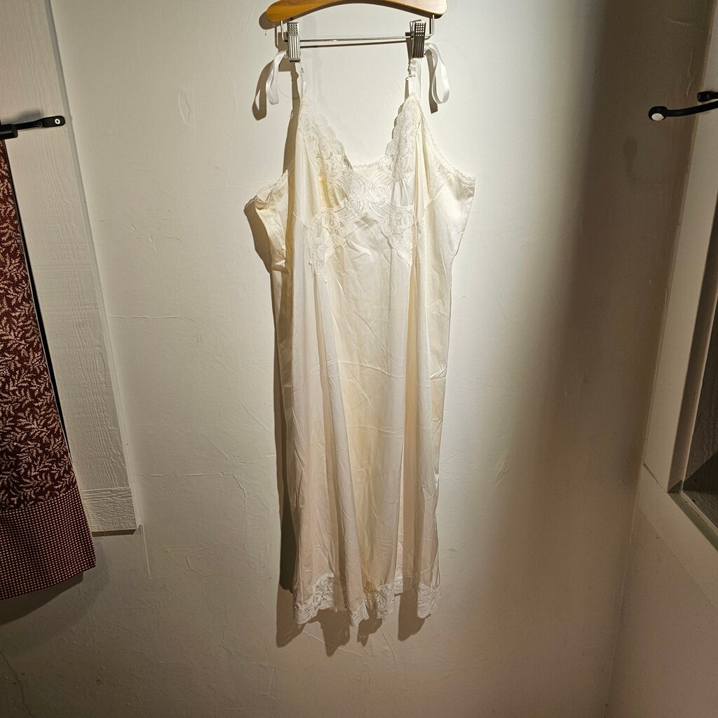Vanity Fair Lace Chemise Nightgown
