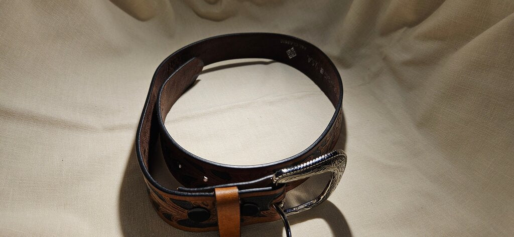 Stylish Leather Belt with Decorative Buckle